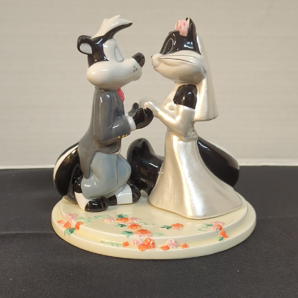 Looney Tunes Pepe Le Pew And Penelope Wedding Cake Topper 1999